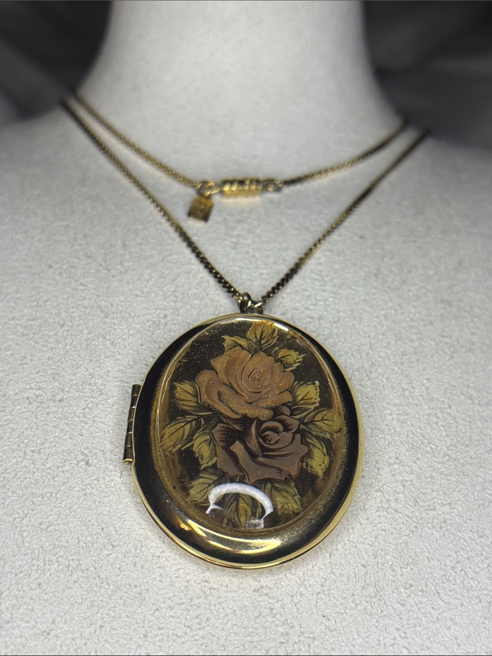 1928 Goldtone long floral large oval locket necklace